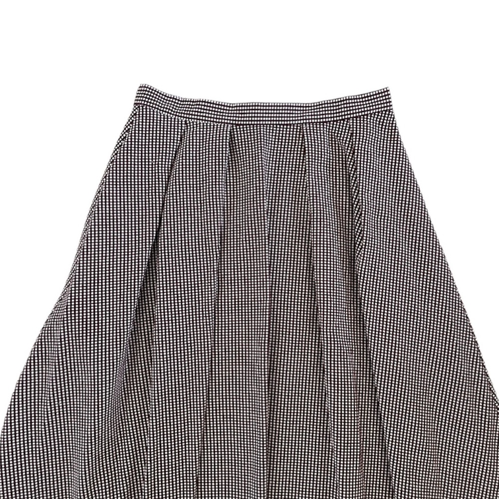 Beautiful pleated skirt - Picture 2 of 3